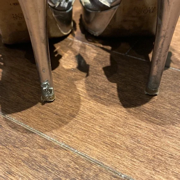 Hugo Boss silver platform sandal - Picture 3 of 3